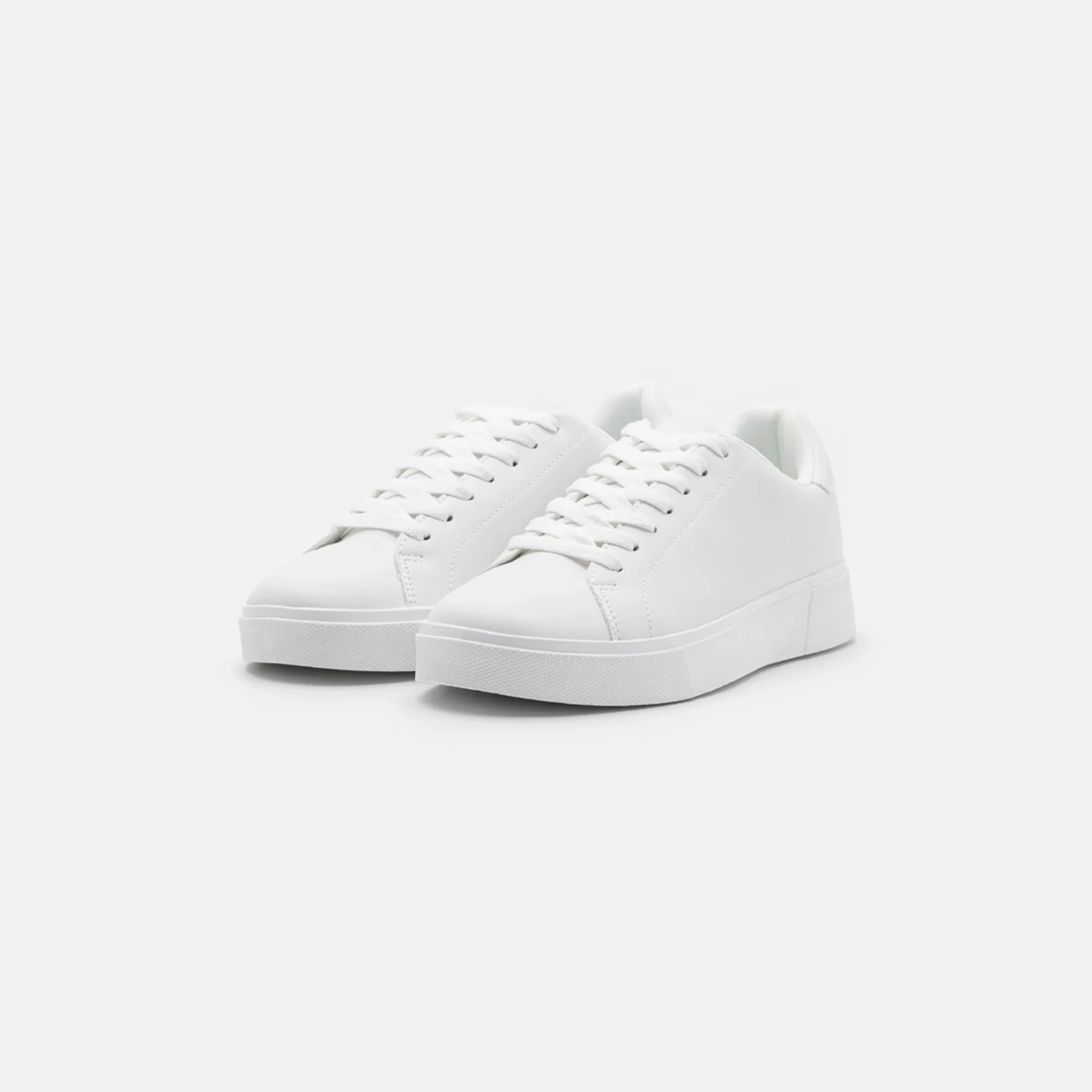 Matalavartiset tennarit